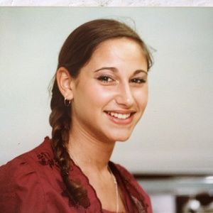 Meet your Posher, Lara